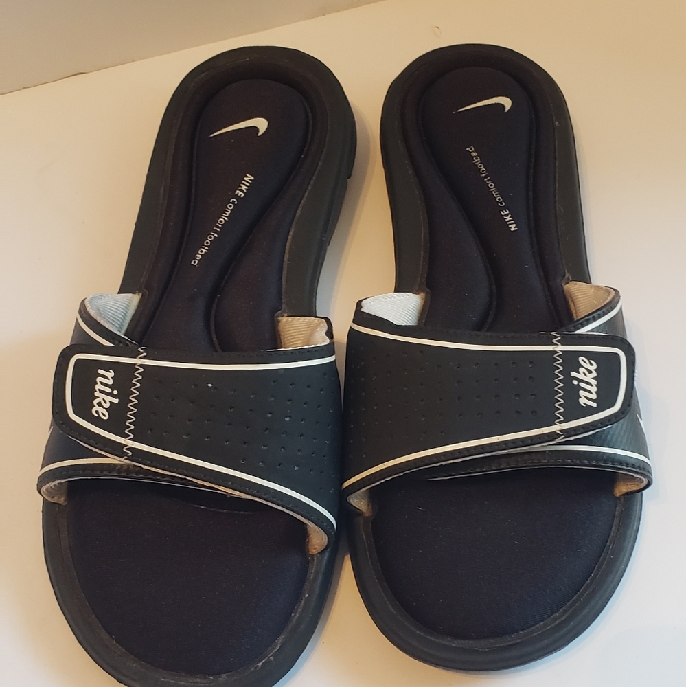 Nike memory foam slides Women's size 8